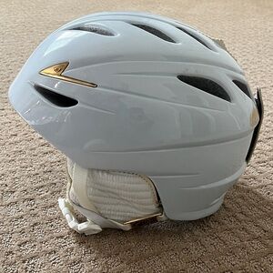 Medium White GIRO Ski/Snowboard Helmet with Gold Accents